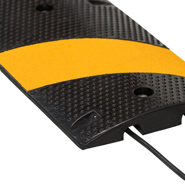 Highly Visible Black & Yellow Rubber Sleeping Policeman Ramp