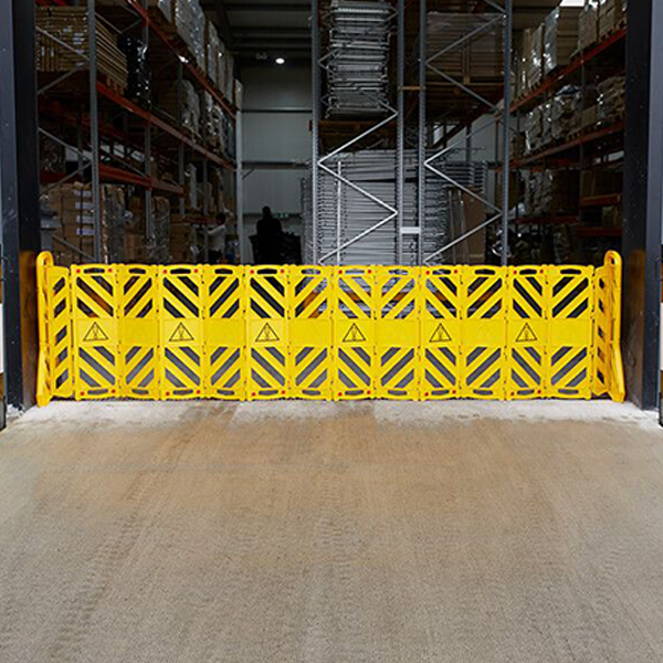 Heavy Duty Yellow Portable Safety Barrier Long Term Durable